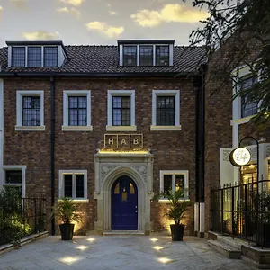 4* Hotel Hab